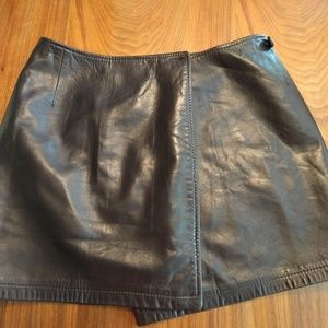 Anne Klein II Petites Leather Skirt (Sz. 8)